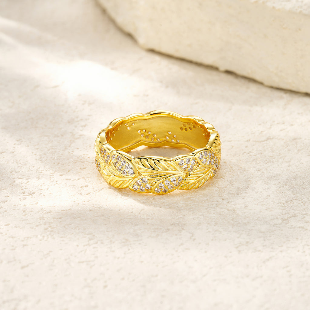 Engraved With Top-quality Moissanite, This Luxurious And Fashionable Minimalist Jewelry Set Features Silver Pieces Electroplated With Gold.